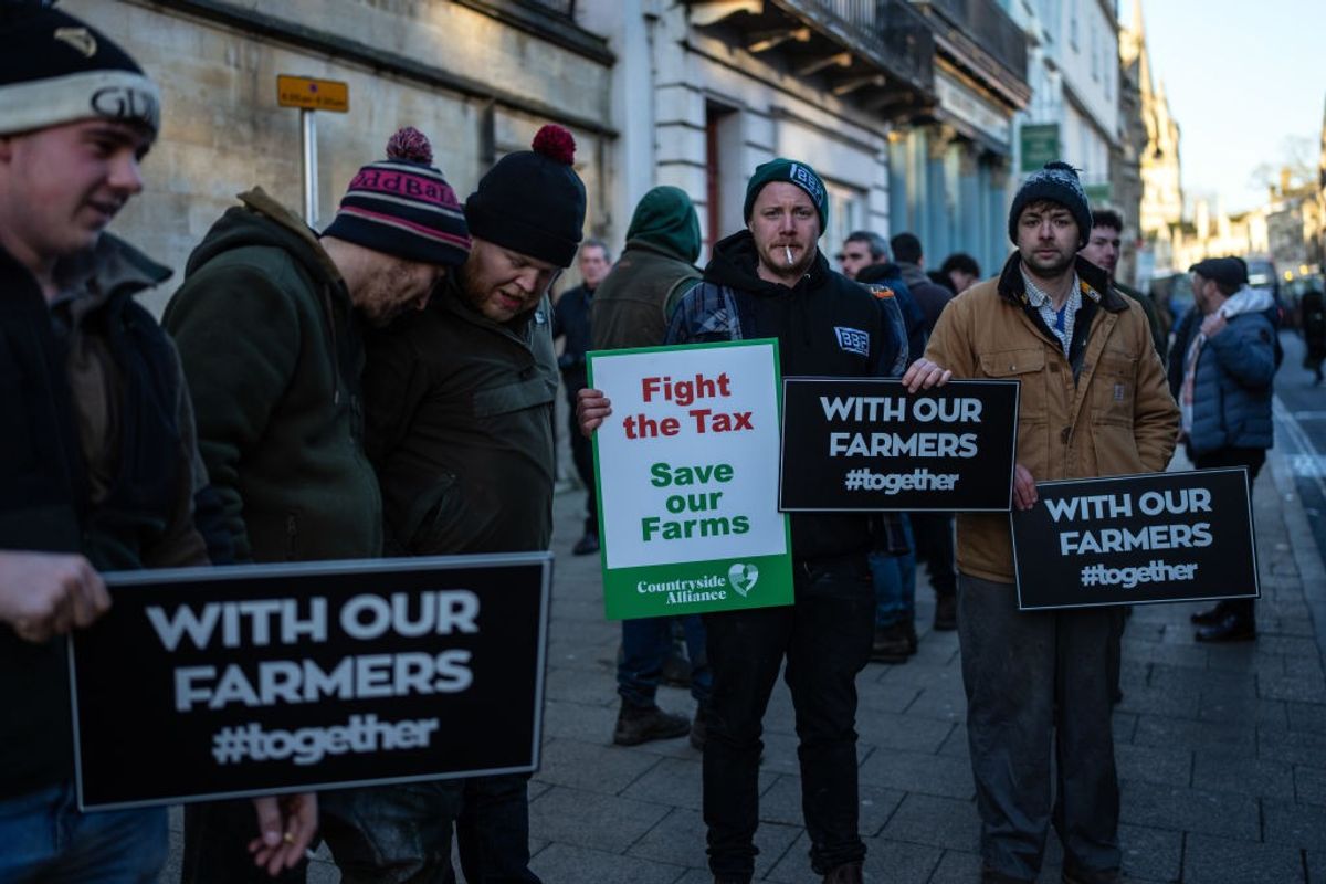 farmers protest outside the Oxford Farming Conference