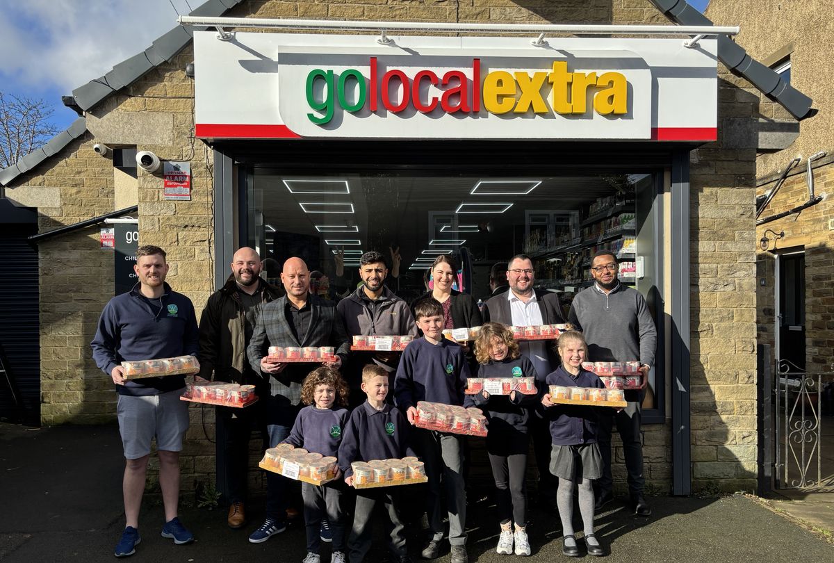 Go Local Extra store in Southowram donating Quaker porridge to 100 kids in 2025