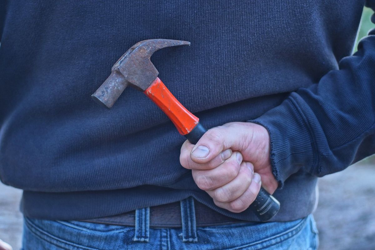 Hammer-wielding robber targets Bottesford store