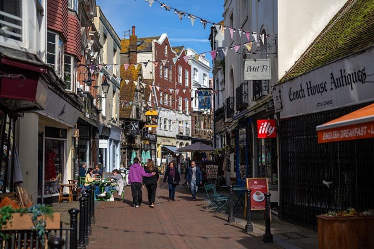 High Street retail footfall and midweek convenience shopping