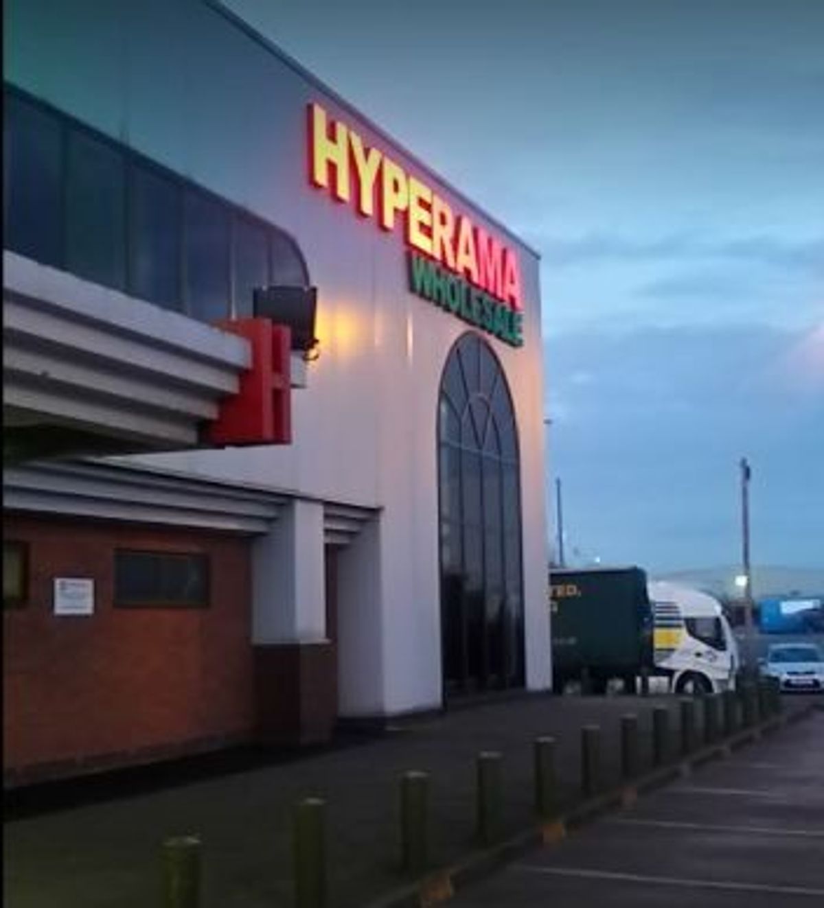 Hyperama moves foodservice business to Caterforce