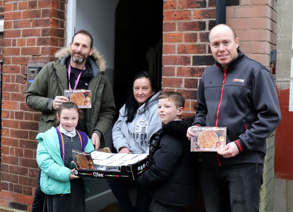 SPAR teams up with Preston primary school to spread festive cheer