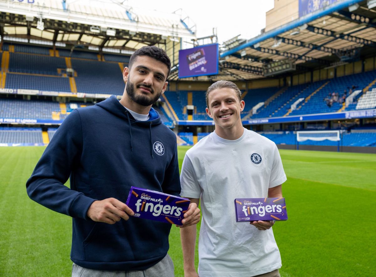 Cadbury Fingers raises British Sign Language awareness