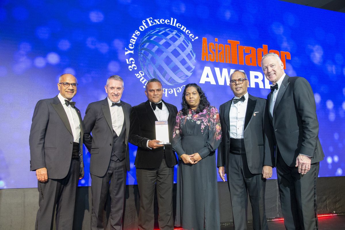 Jenarthen Saravanamuthu receives Independent Retailer of the Year award at the 2024 Asian Trader Awards 