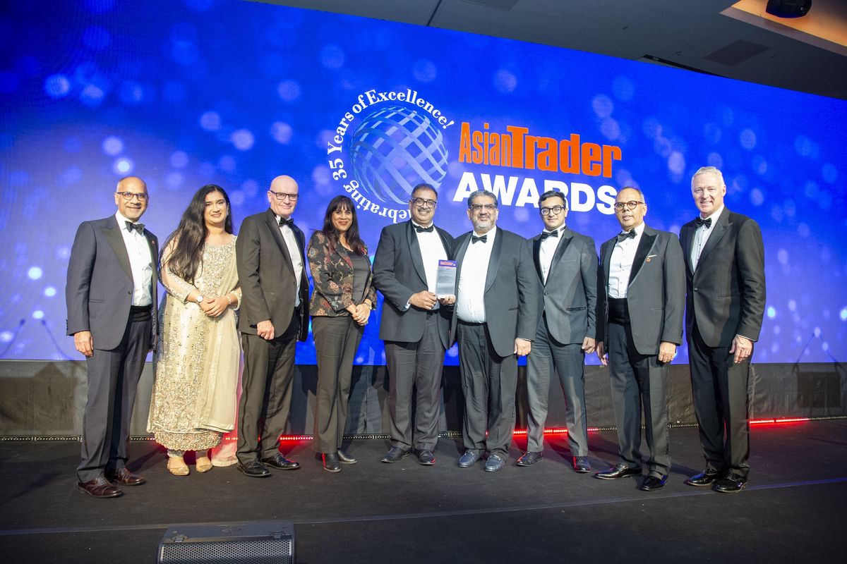 Kashif Jaffar receives Convenience Chain of the Year award at the 2024 Asian Trader Awards 