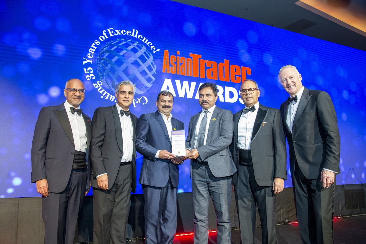 Reji Thomas and Siddique Chenganakattil receive World Food Retailer Award at the 2024 Asian Trader Awards 