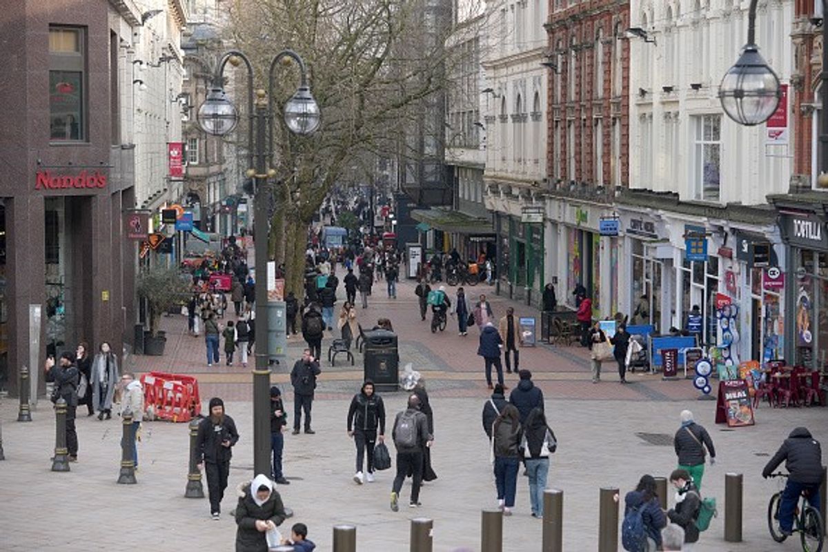 Shoppers Navigate Birmingham’s New Street as UK Consumer Confidence Drops.