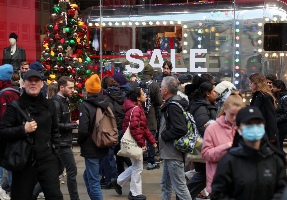 Busiest Christmas since 2019 for grocery retail as record numbers hit shops in December  