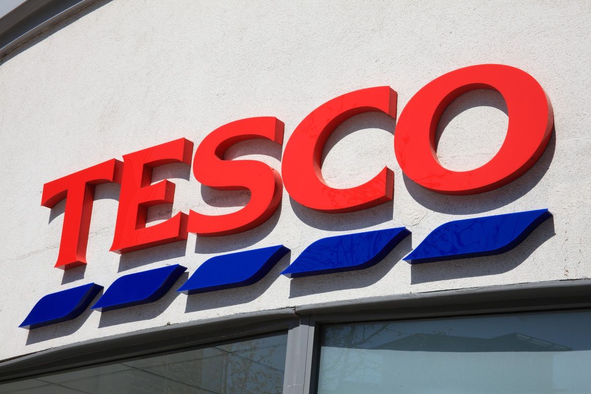 tesco supermarket sign